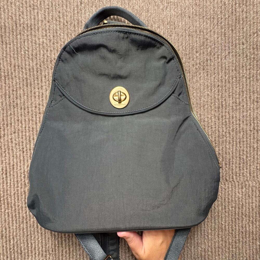Baggallini Dallas Convertible Backpack gray Travel Lightweight Pockets